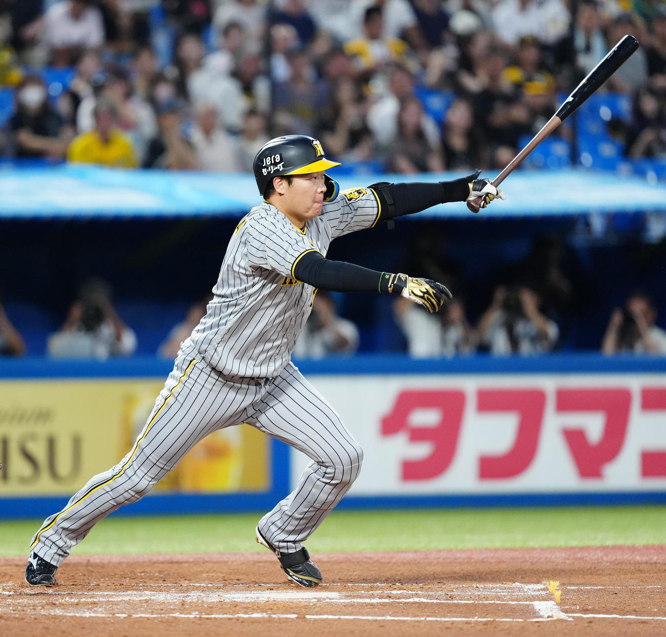 ヤクルト対阪神　1回表阪神1死二塁、中前打を放つ大山（撮影・江口和貴）