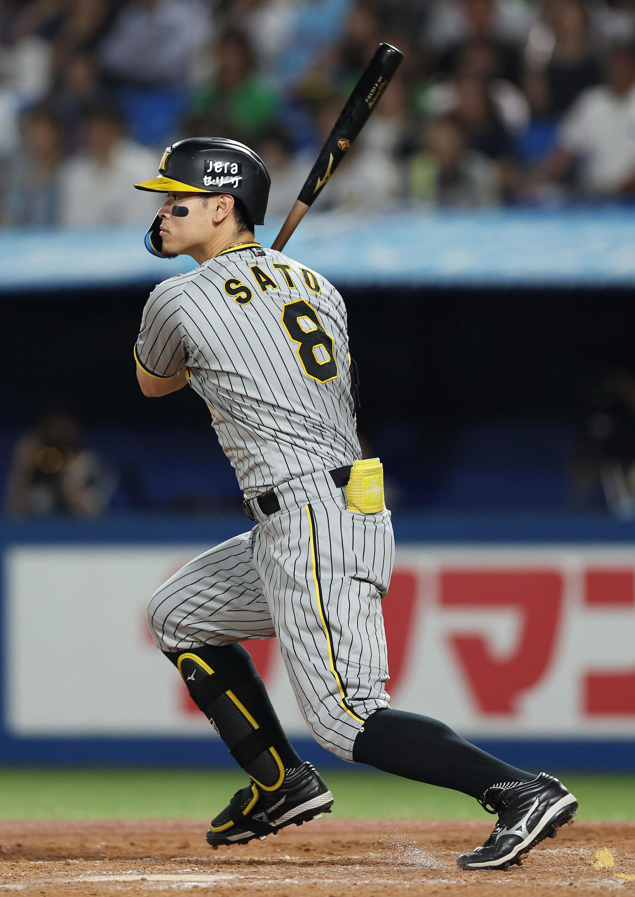 ヤクルト対阪神　5回表阪神無死二塁、中前適時打を放つ佐藤輝（撮影・前田充）