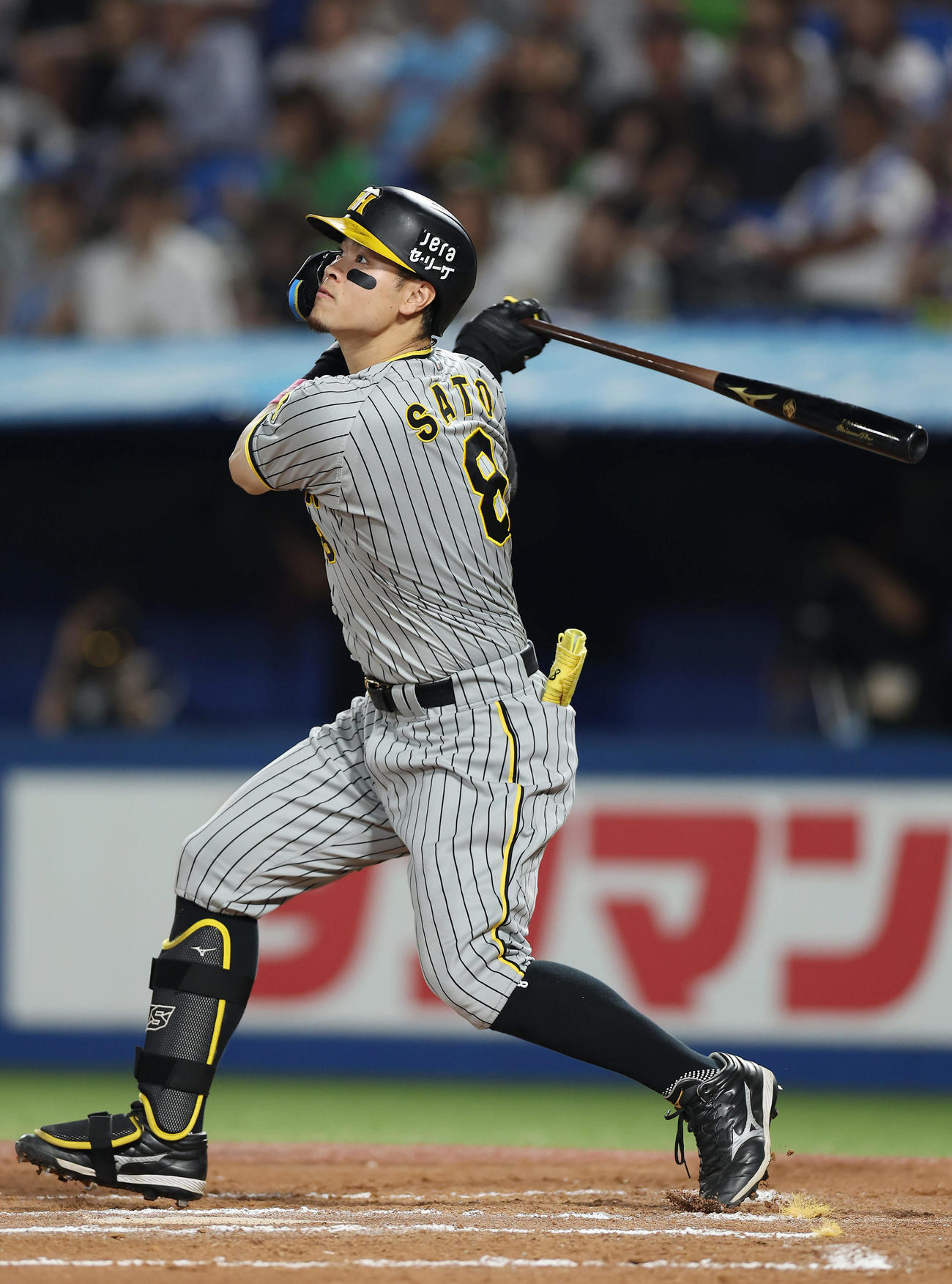 ヤクルト対阪神　6回表阪神2死満塁、左越え満塁本塁打を放つ佐藤輝（撮影・前田充）