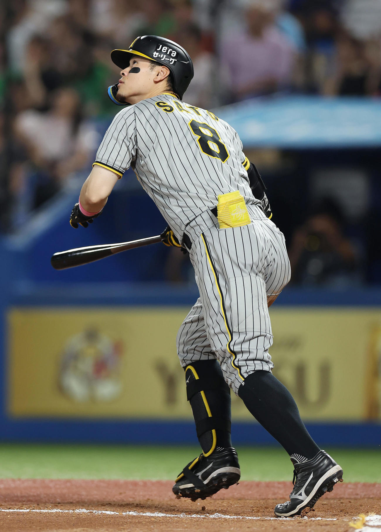 ヤクルト対阪神　6回表阪神2死満塁、左越え満塁本塁打を放つ佐藤輝（撮影・前田充）