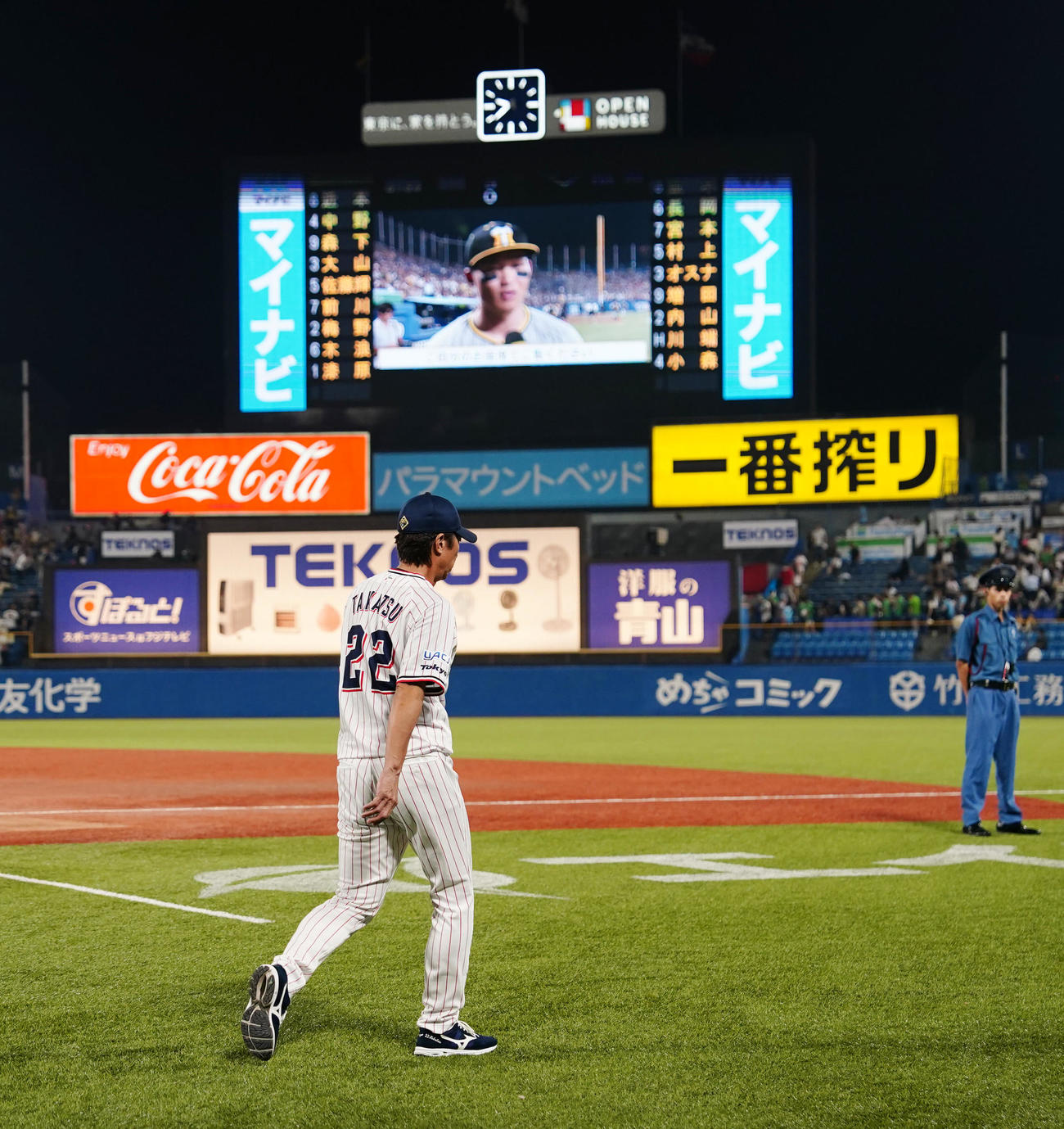ヤクルト対阪神　試合後、引き揚げるヤクルト高津監督（撮影・江口和貴）