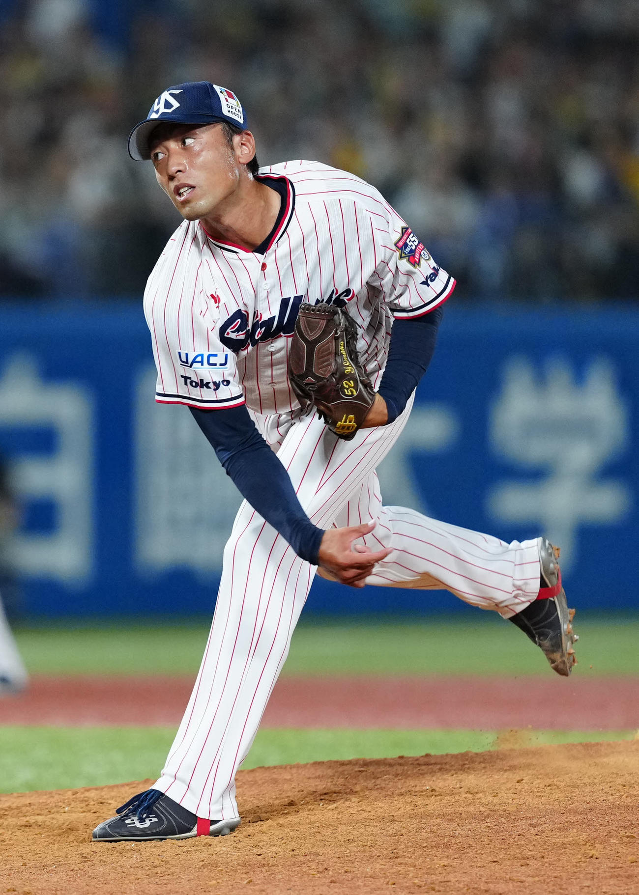 ヤクルト対阪神　ヤクルト3番手の尾仲（撮影・江口和貴）