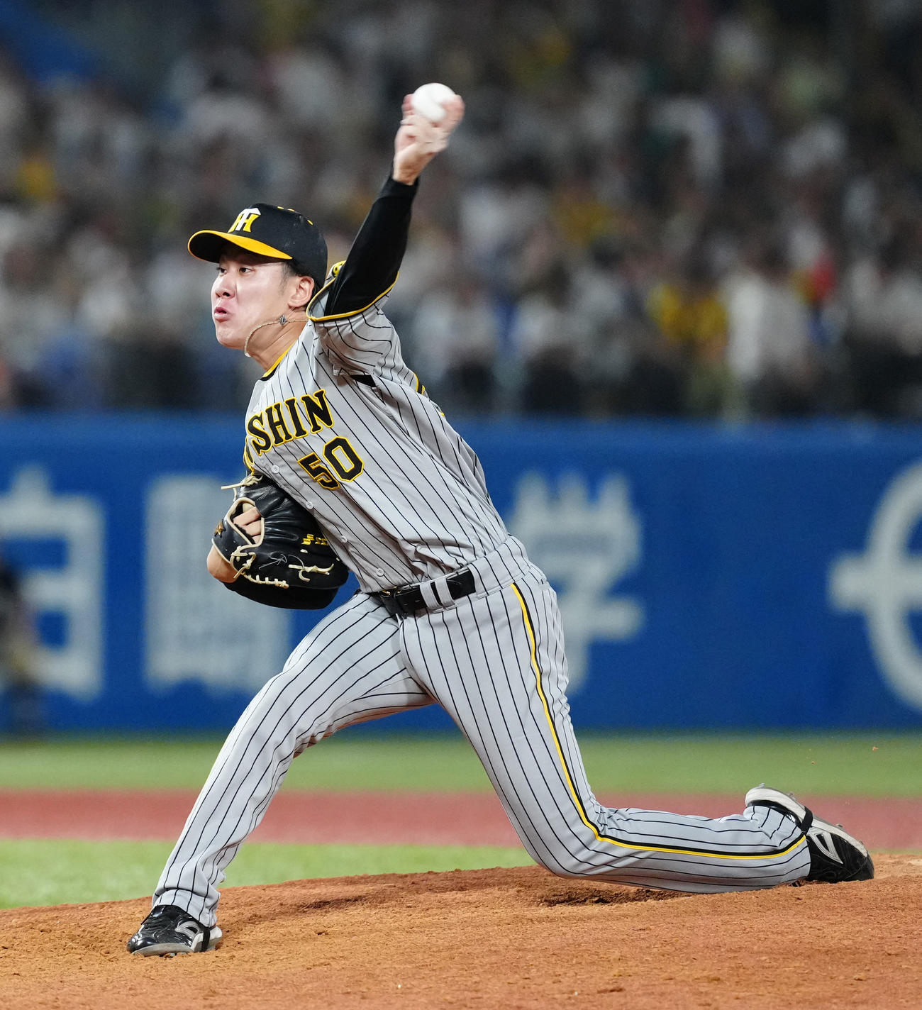 ヤクルト対阪神　阪神3番手の富田（撮影・江口和貴）