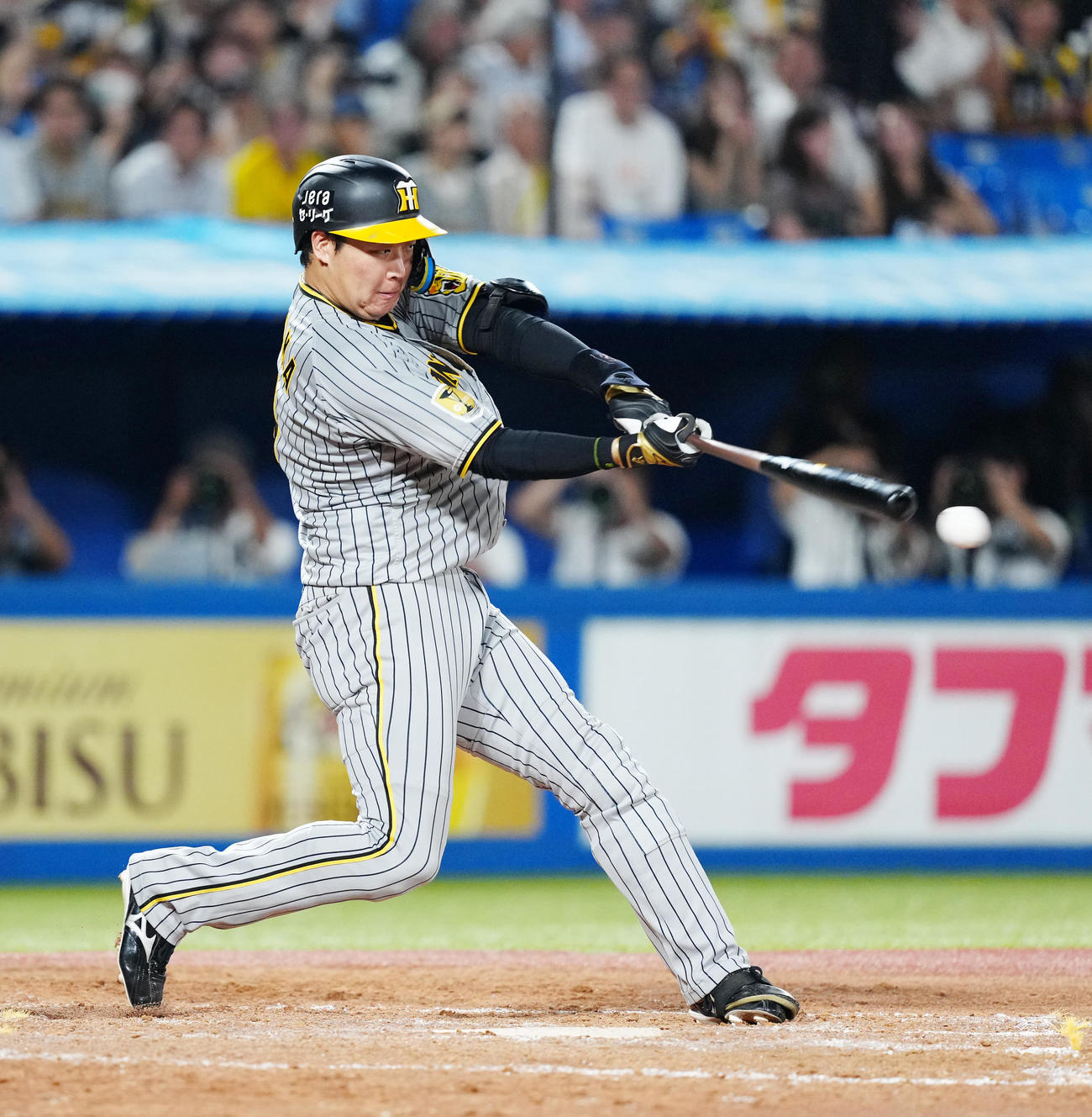 ヤクルト対阪神　5回表阪神無死三塁、適時二塁打を放つ大山（撮影・江口和貴）