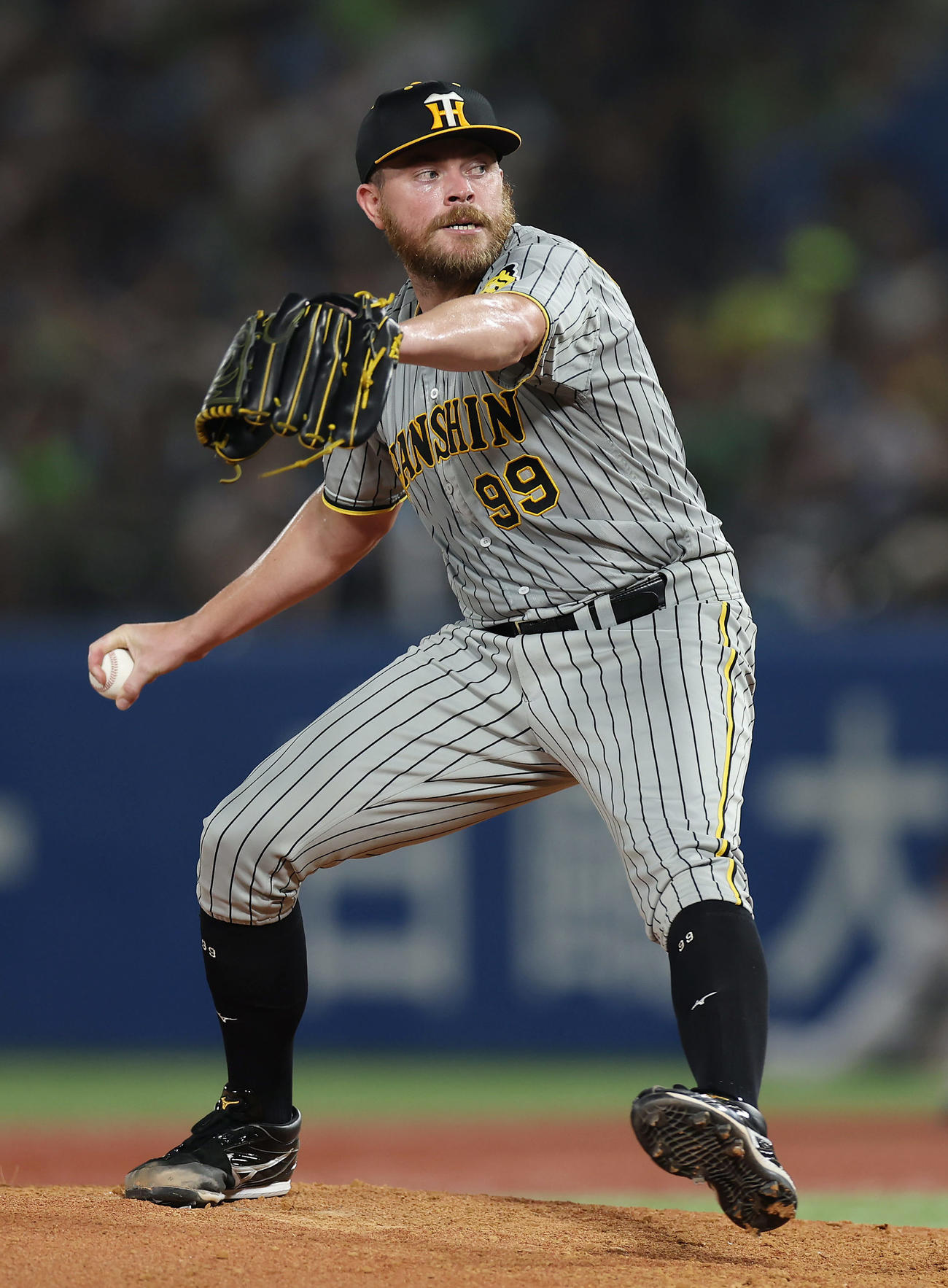 ヤクルト対阪神　5回裏、力投する阪神ビーズリー（撮影・前田充）
