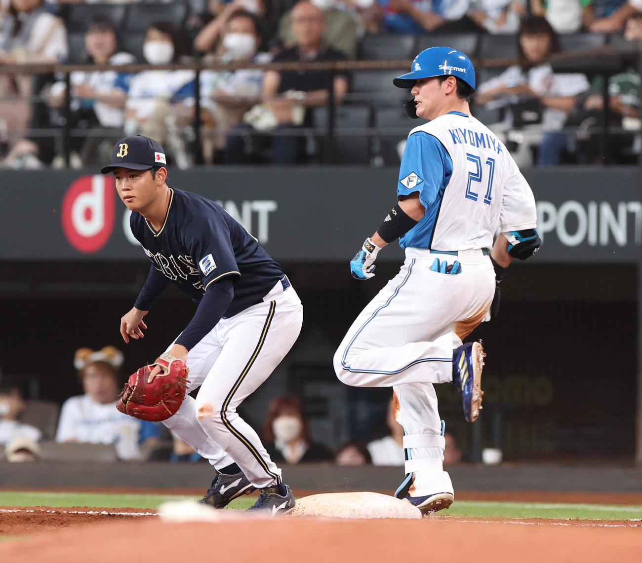 日本ハム対オリックス　5回裏日本ハム無死一塁、清宮は内野安打を放つ（撮影・佐藤翔太）
