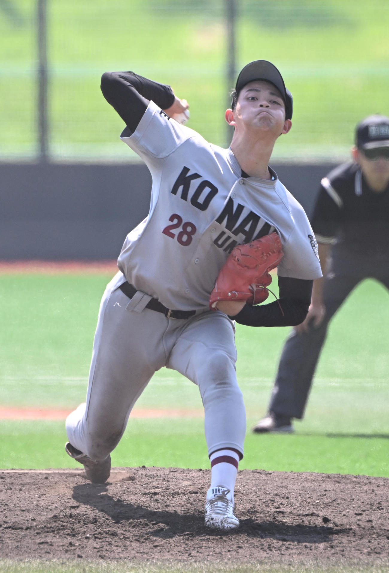 甲南大対関西国際大　先発する甲南大・岡本（撮影・和賀正仁）
