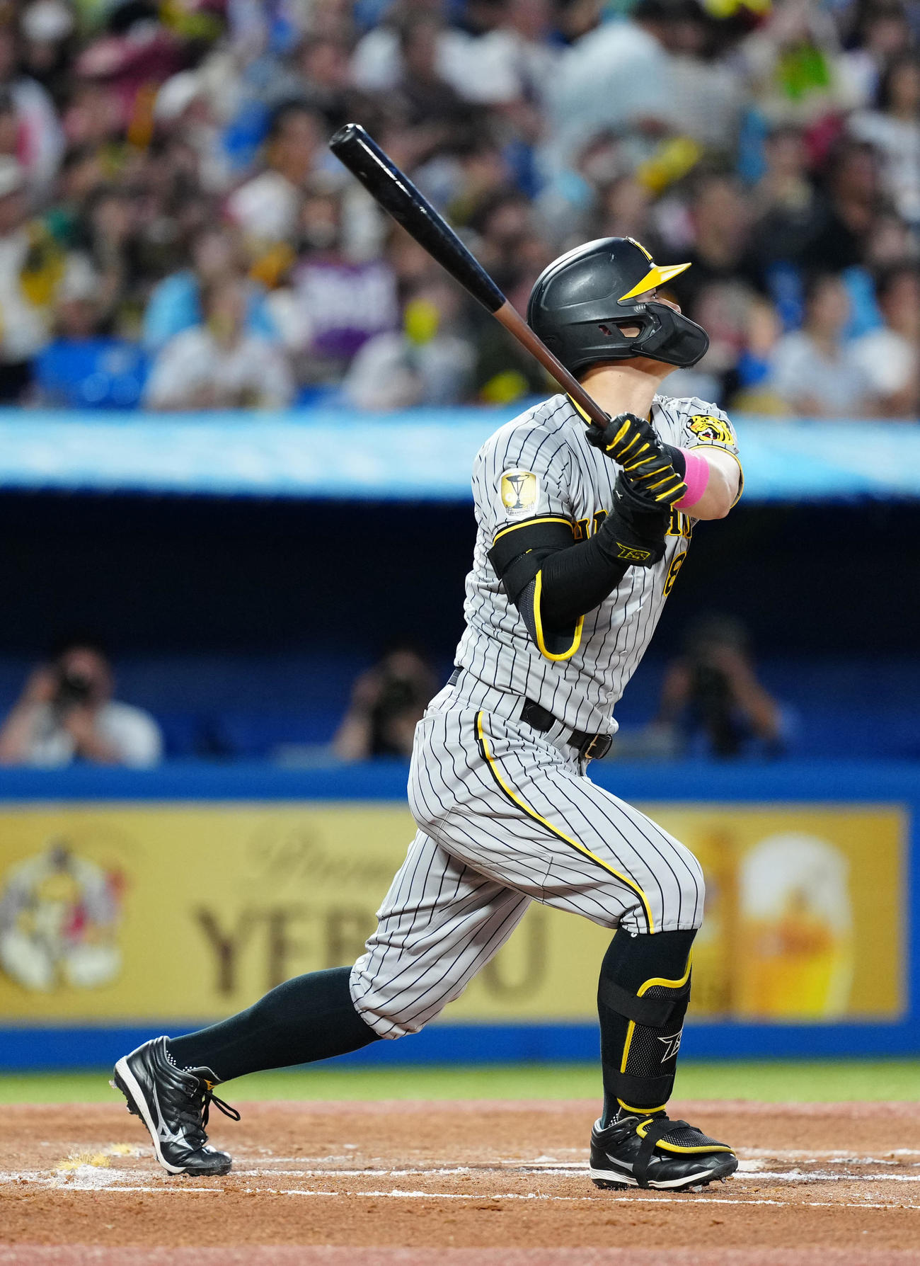 ヤクルト対阪神　1回表阪神1死一塁、2点本塁打を放つ佐藤輝（撮影・江口和貴）