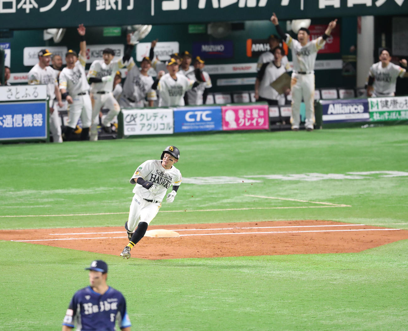 ソフトバンク対西武　3回裏ソフトバンク無死、牧原大は右越えに同点となる本塁打を放つ（撮影・梅根麻紀）
