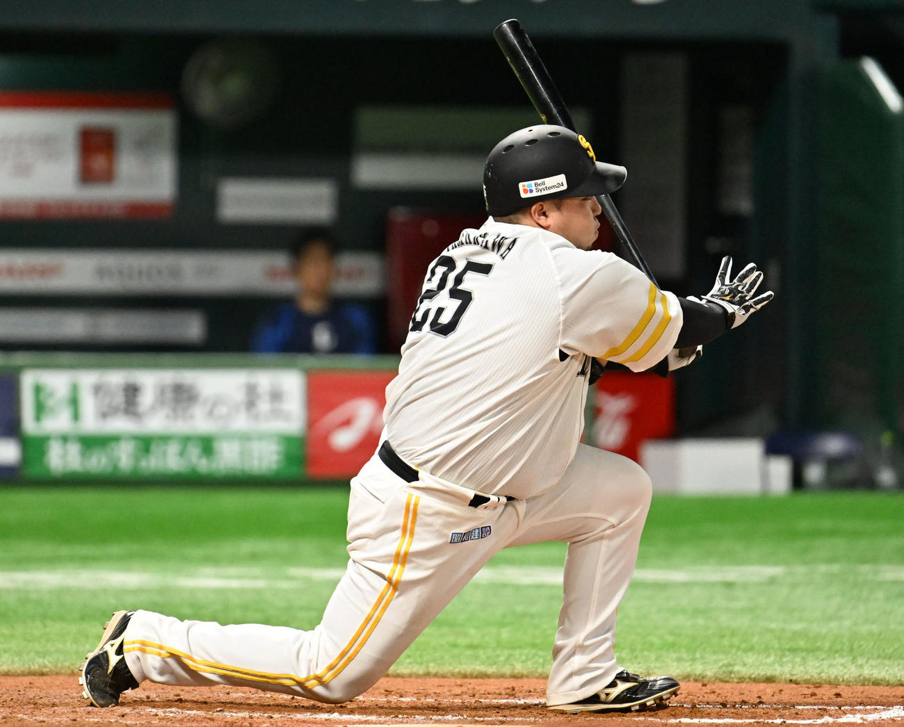 ソフトバンク対西武　7回裏ソフトバンク2死一塁、山川は左前安打を放つ（撮影・林敢治）