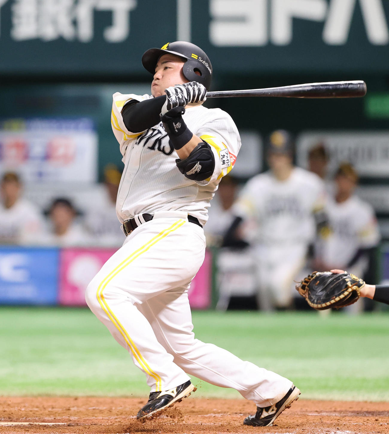 ソフトバンク対西武　3回裏ソフトバンク2死一塁、山川は左前打を放つ（撮影・鬼束羽瑠菜）