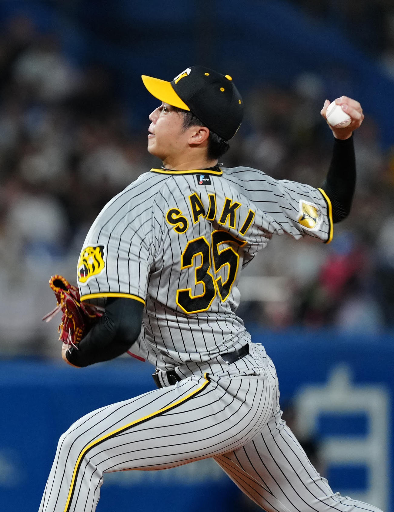 ヤクルト対阪神　変化球を投じる阪神先発の才木（撮影・江口和貴）