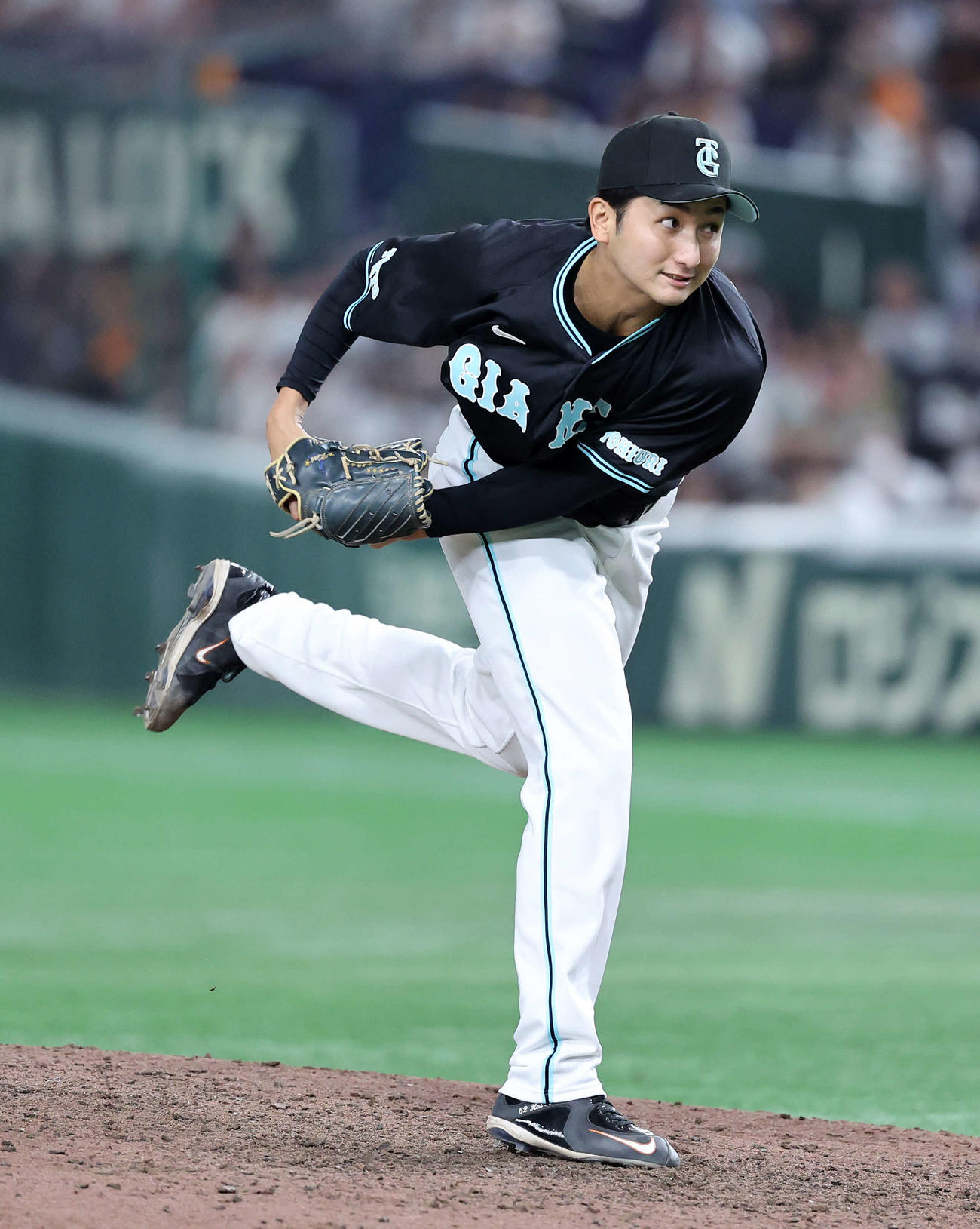 巨人対DeNA　力投する巨人7番手の横川（撮影・鈴木正人）