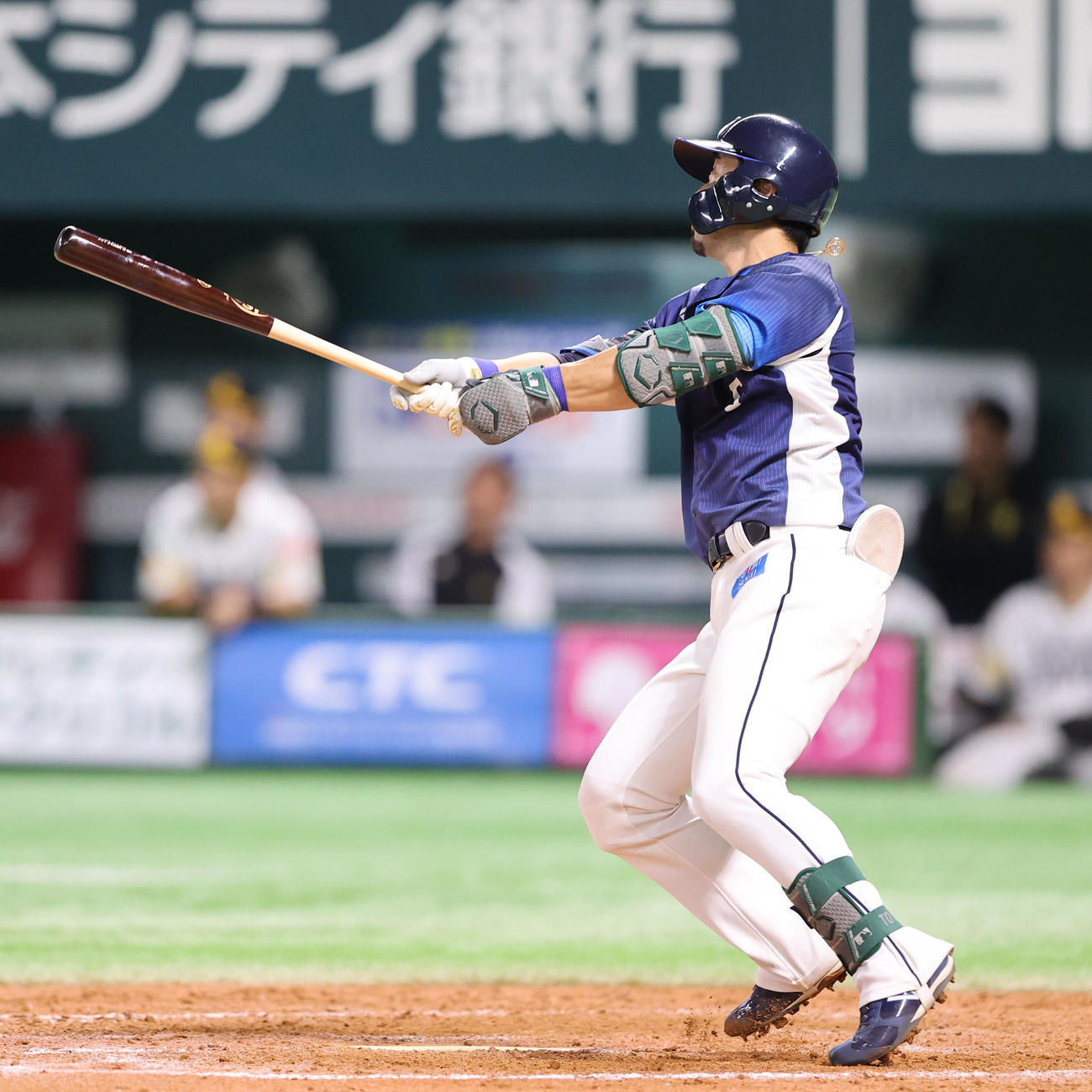 ソフトバンク対西武　9回表西武1死、外崎は右越えに勝ち越し本塁打を放つ（撮影・鬼束羽瑠菜）