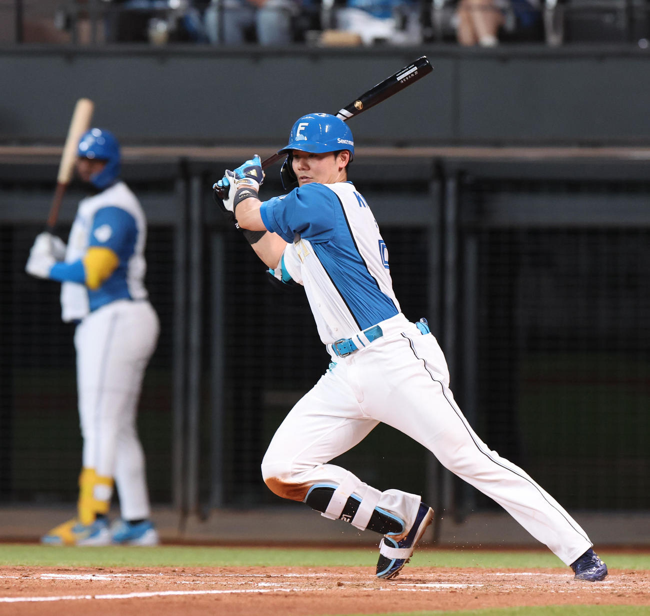 日本ハム対オリックス　5回裏日本ハム無死一塁、清宮は内野安打を放つ（撮影・佐藤翔太）