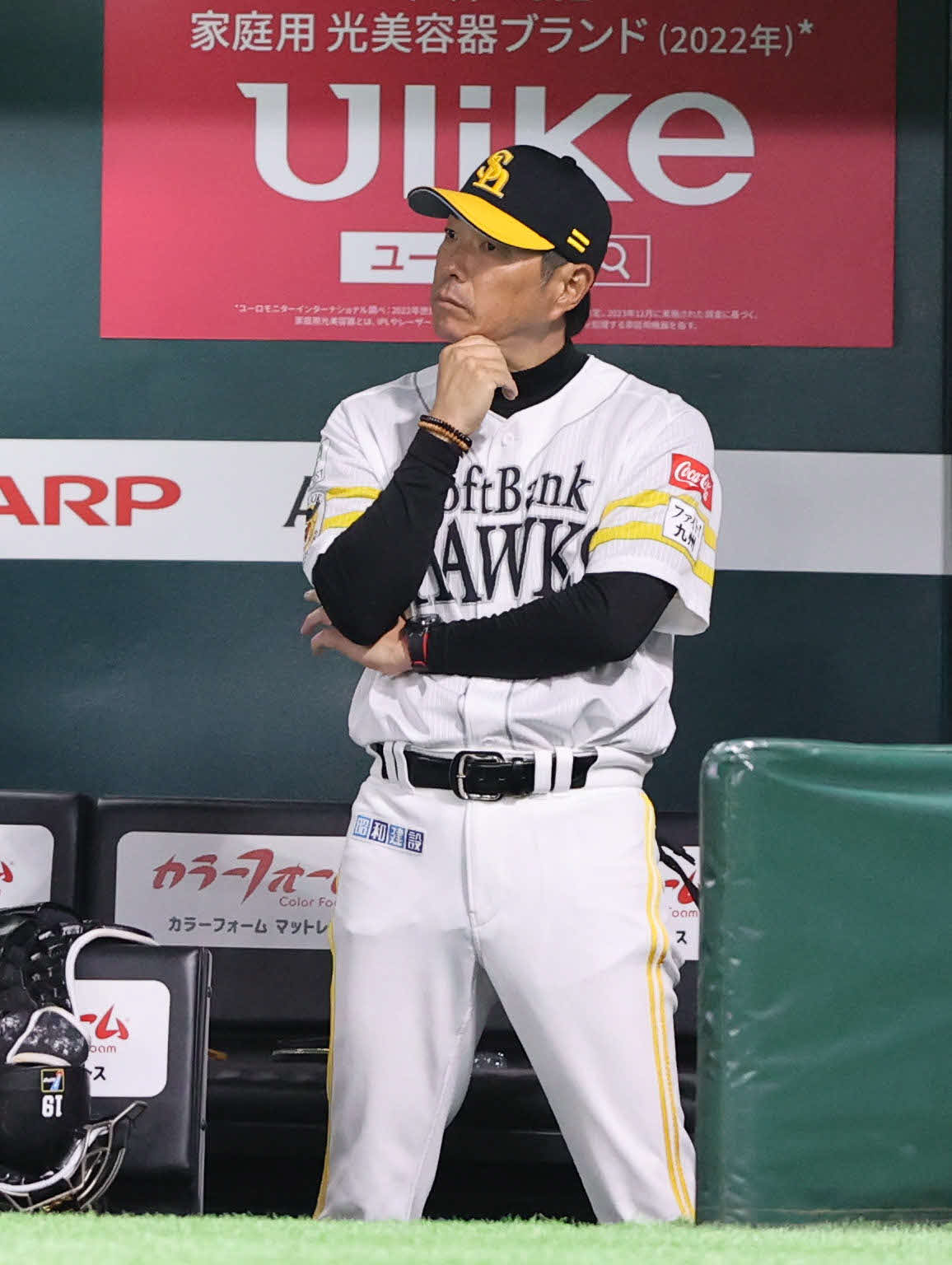ソフトバンク対西武　首をかしげる小久保監督（撮影・鬼束羽瑠菜）
