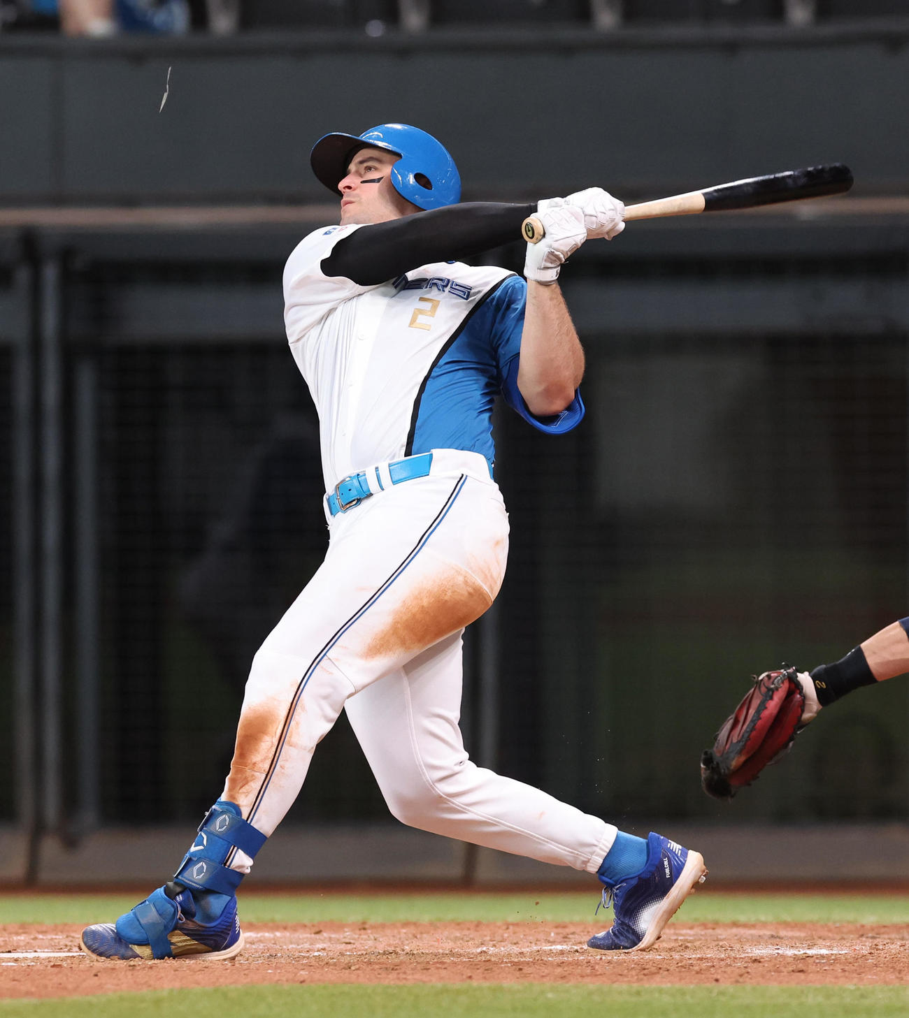 日本ハム対オリックス　5回裏日本ハム1死一、三塁、マルティネスは左越え3点本塁打を放つ（撮影・佐藤翔太）