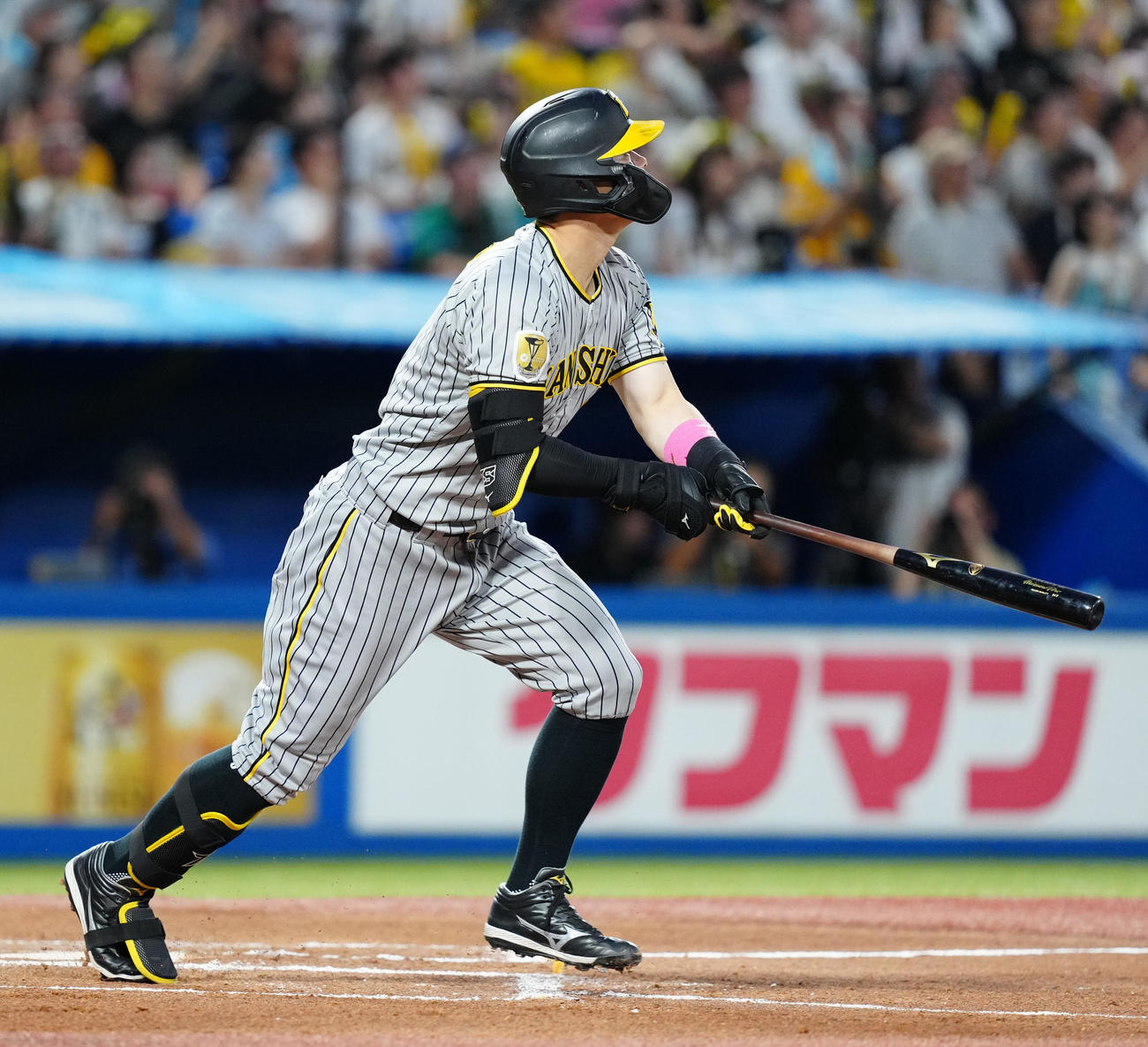 ヤクルト対阪神　1回表阪神1死一塁、2点本塁打を放つ佐藤輝（撮影・江口和貴）
