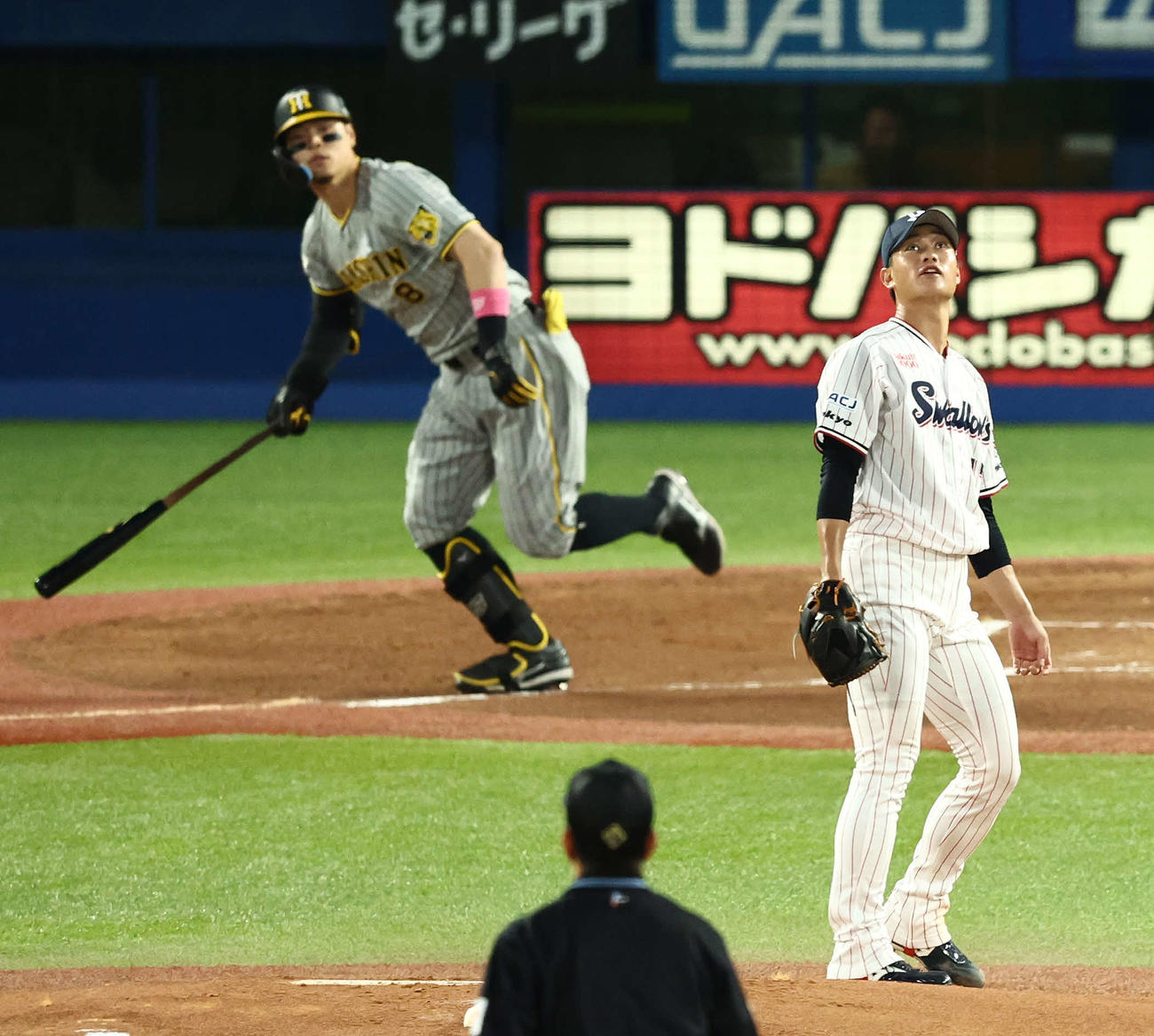 ヤクルト対阪神　1回表阪神1死一塁、佐藤輝に2点本塁打を浴びる高橋（撮影・河田真司）