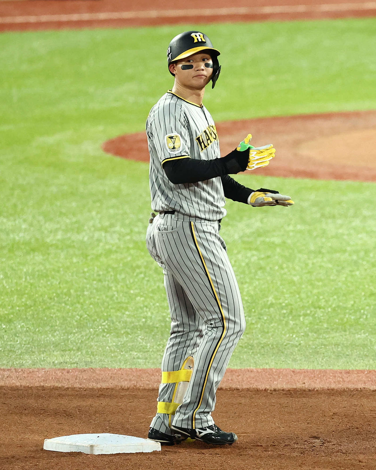 ヤクルト対阪神　1回表阪神1死二塁、左前先制適時二塁打を放ち出塁する森下（撮影・河田真司）