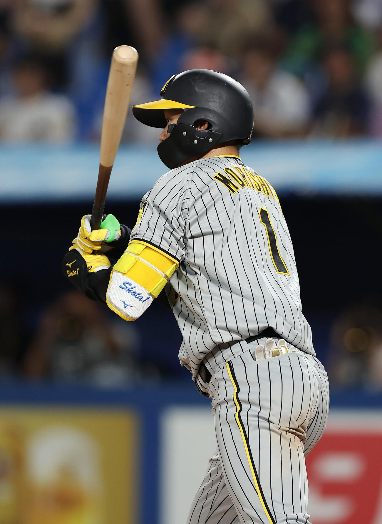 ヤクルト対阪神　7回表阪神2死、投手強襲の内野安打を放つ森下（撮影・前田充）