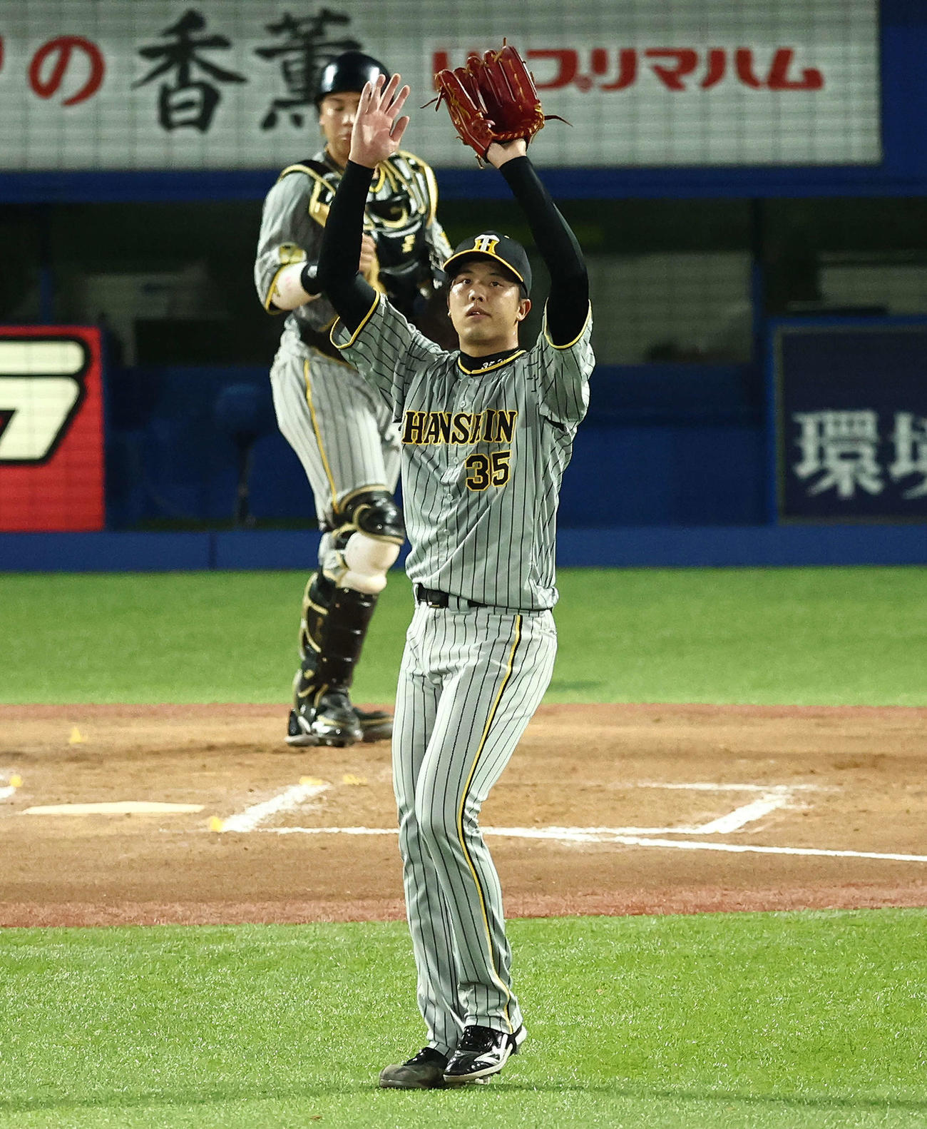 ヤクルト対阪神　6回裏ヤクルト2死二塁、山田を右飛に抑える才木（撮影・河田真司）
