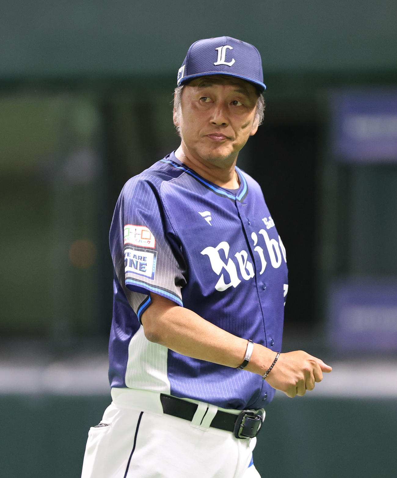 ソフトバンク対西武　選手交代を告げる渡辺監督代行（撮影・鬼束羽瑠菜）