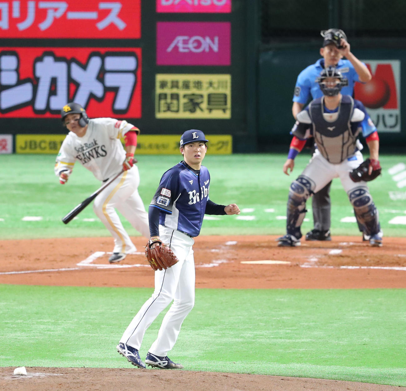ソフトバンク対西武　2回裏ソフトバンク2死二、三塁、甲斐に中越えに先制となる2点適時二塁打を浴びた武内（撮影・梅根麻紀）