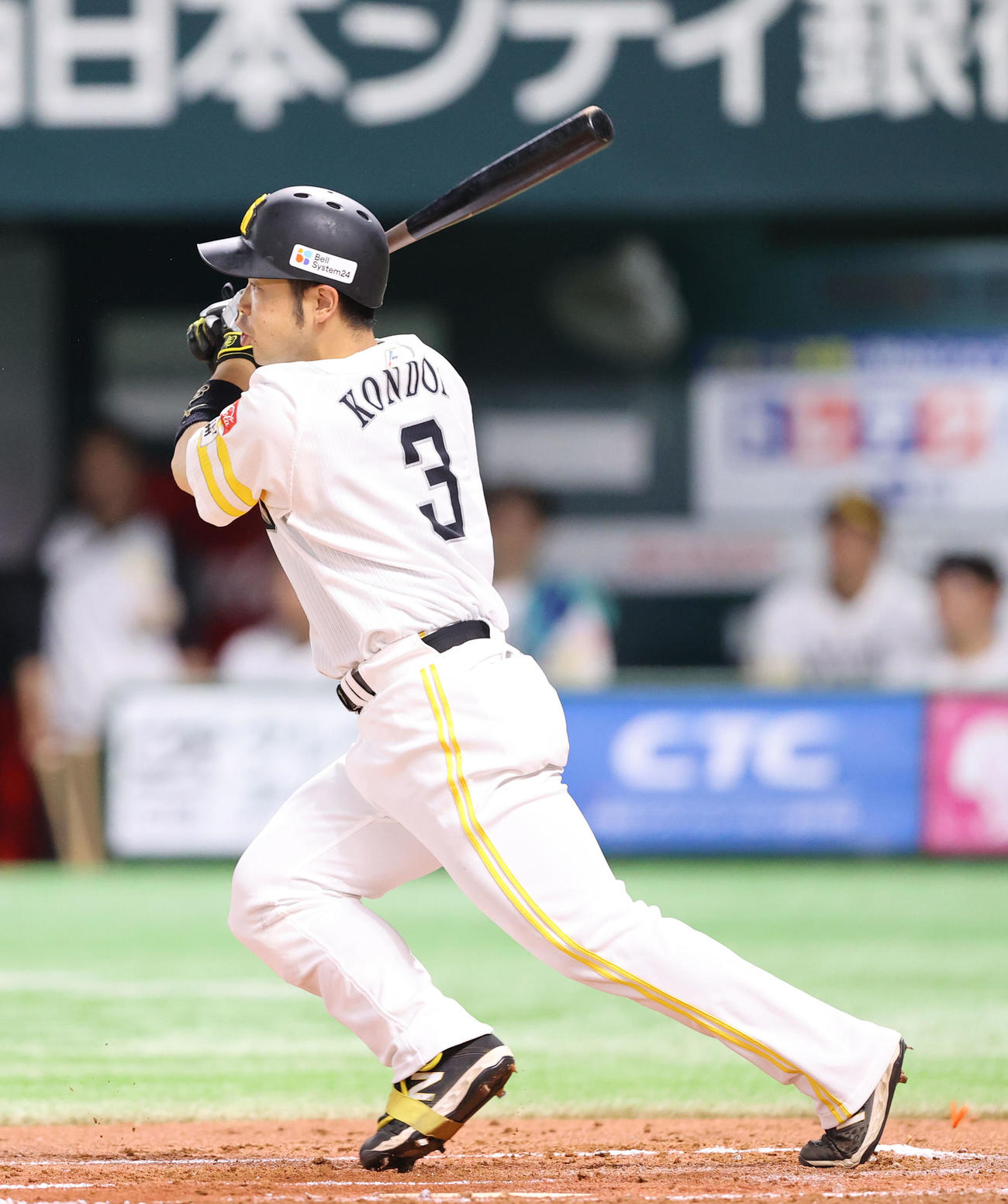 ソフトバンク対西武　2回裏ソフトバンク1死、近藤は右前打を放つ（撮影・鬼束羽瑠菜）