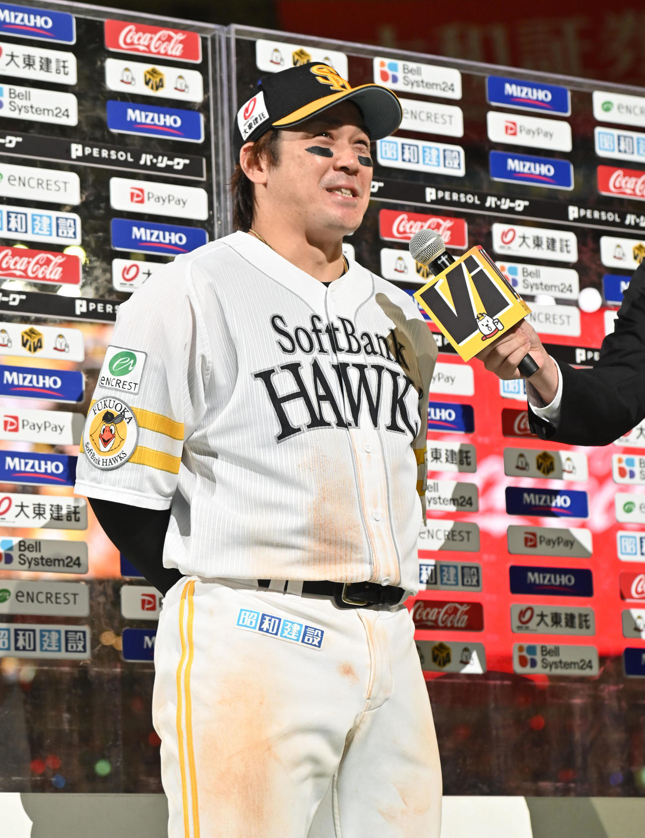 ソフトバンク対西武　ヒーローインタビューに応じる甲斐（撮影・林敢治）
