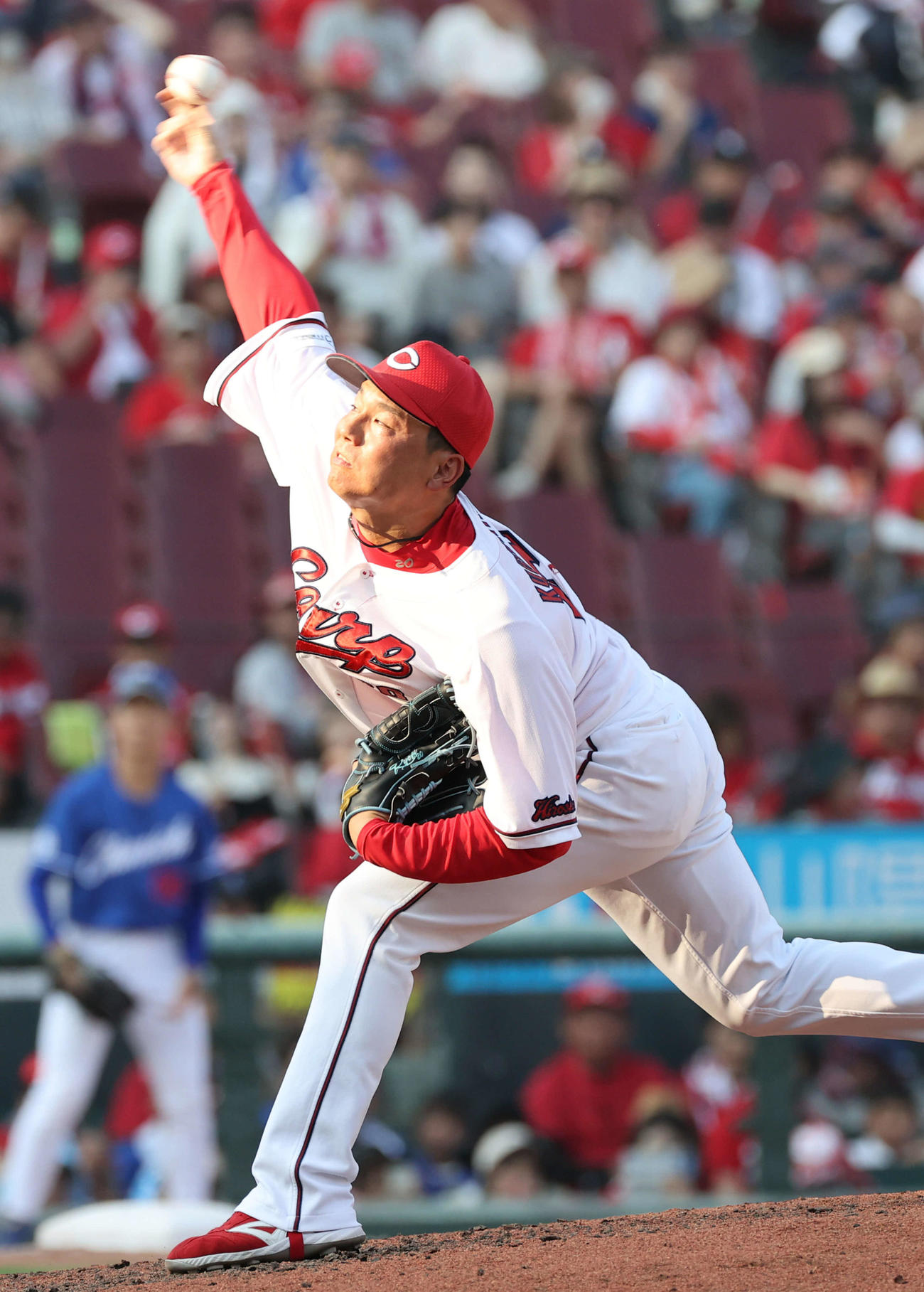 広島対中日　9回表中日、広島6番手で登板する栗林（撮影・加藤孝規）