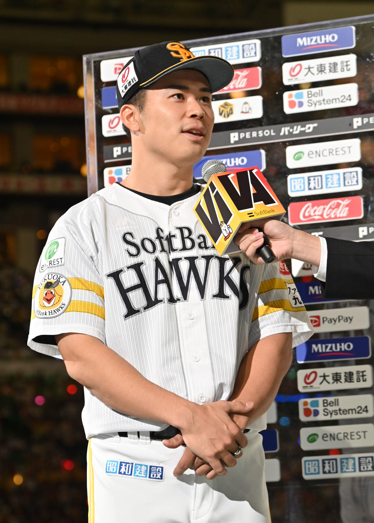 ソフトバンク対西武　ヒーローインタビューに応じる松本晴（撮影・林敢治）