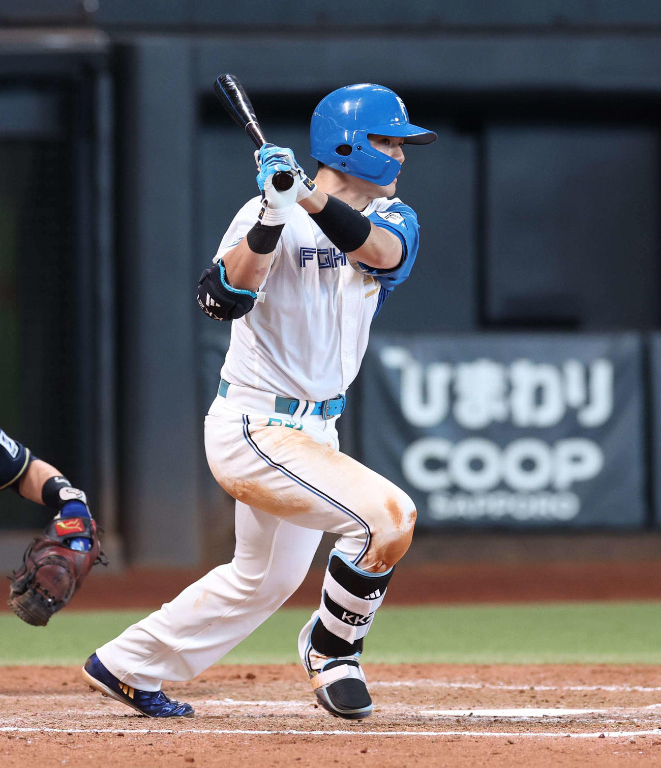 日本ハム対オリックス　9回裏日本ハム1死二、三塁、右前適時打を放つ清宮（撮影・黒川智章）
