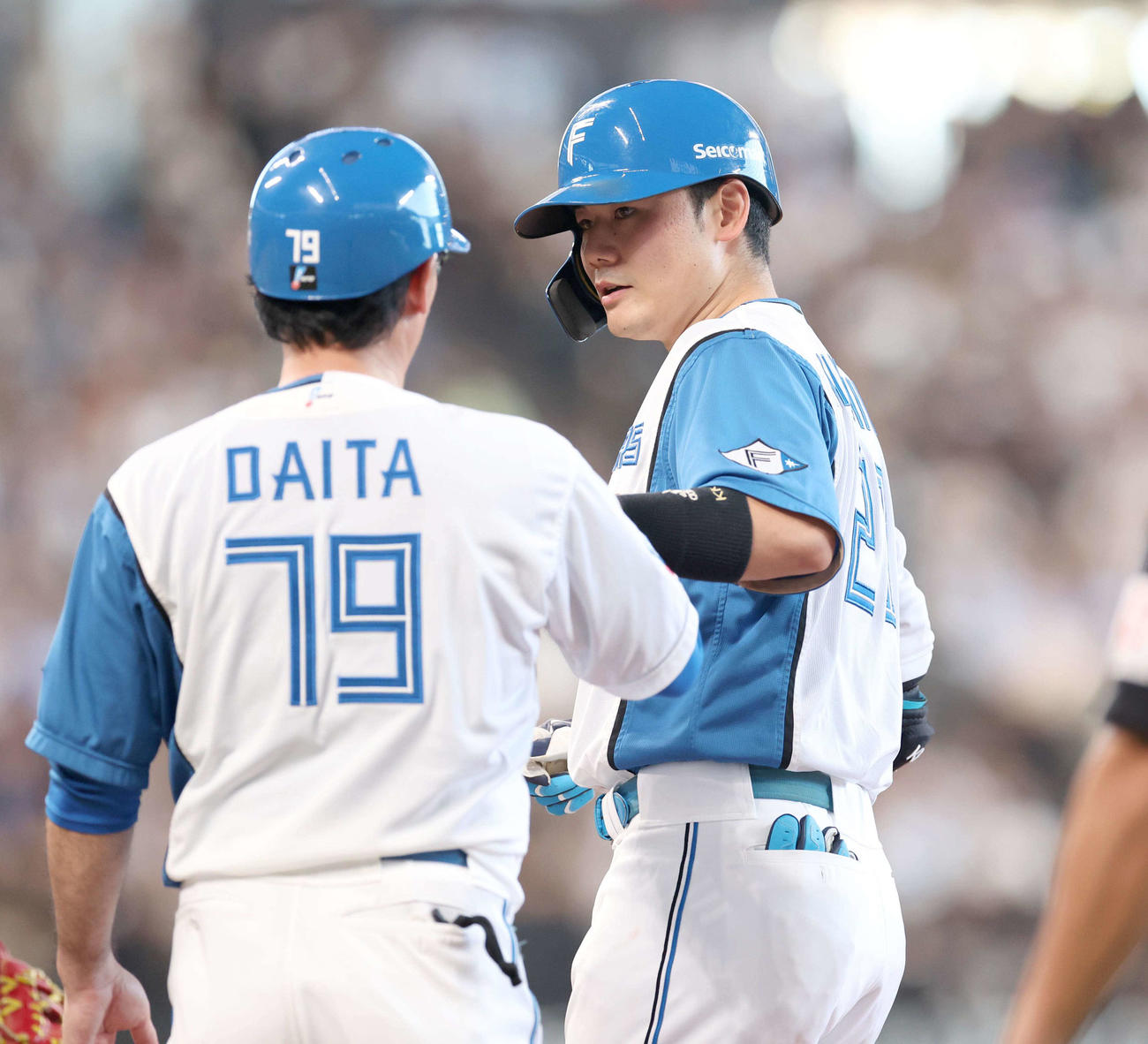 日本ハム対オリックス　1回裏日本ハム2死、中前打を放つ清宮（撮影・黒川智章）