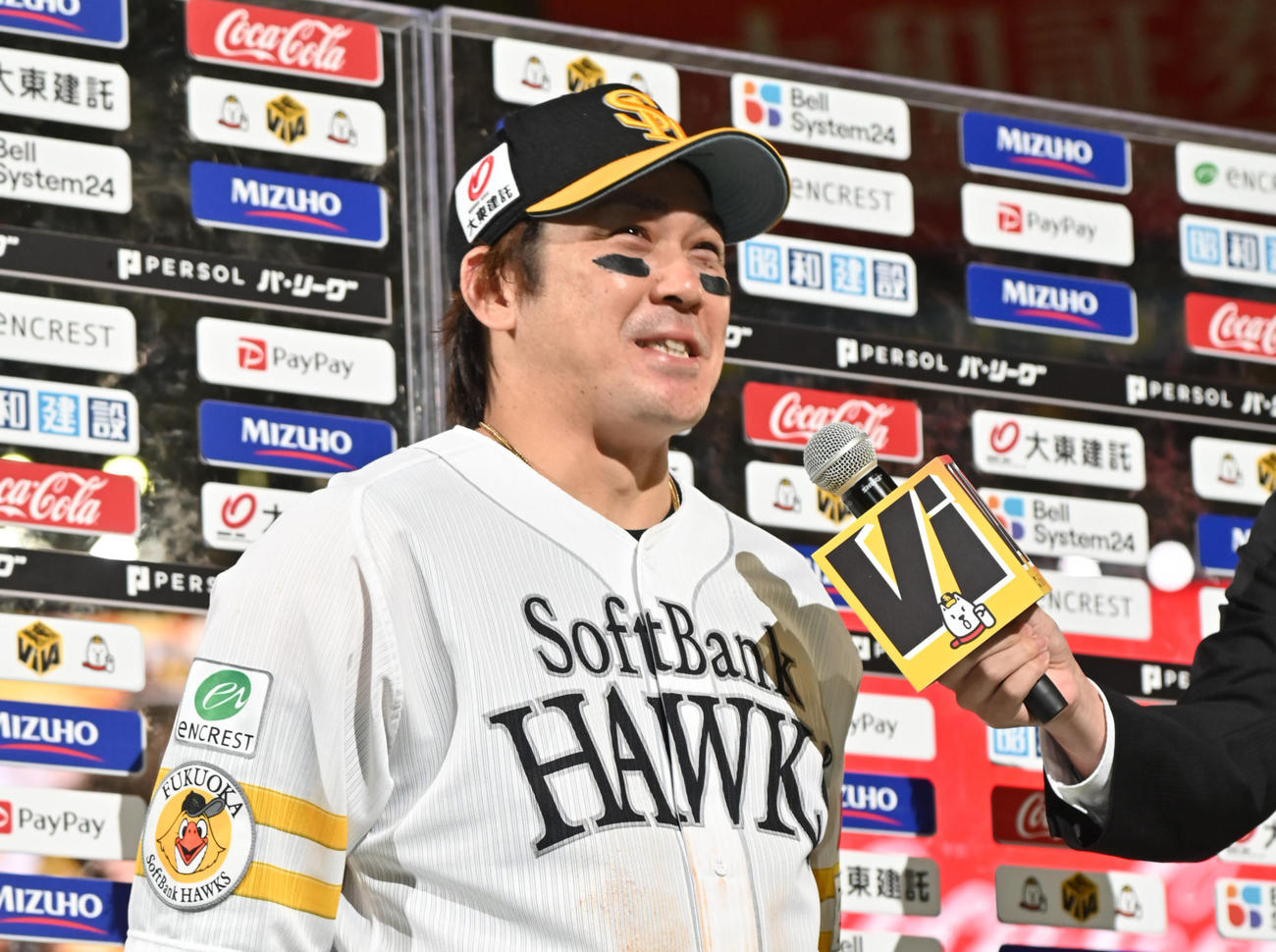 ソフトバンク対西武　ヒーローインタビューに応じる甲斐（撮影・林敢治）