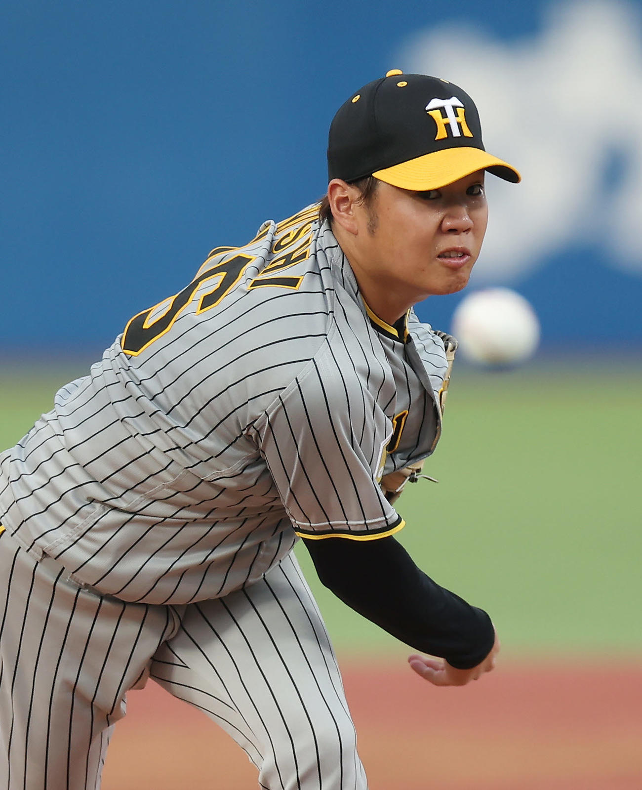 ヤクルト対阪神　力投する阪神先発の西勇（撮影・前田充）