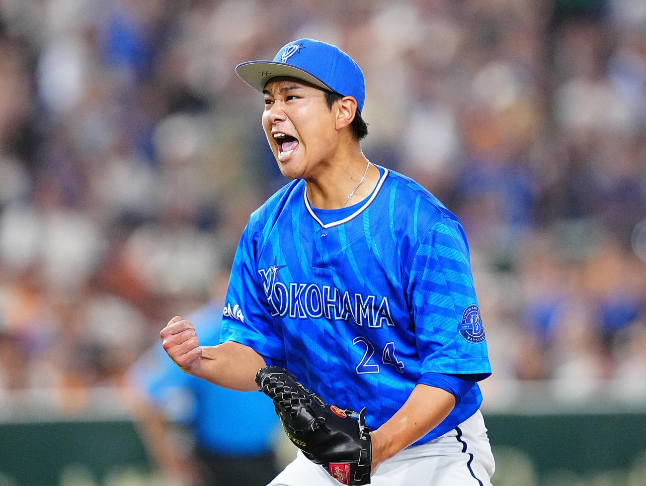 巨人対DeNA 1回裏巨人2死一、二塁、大城卓三を空振り三振に仕留め雄たけびを上げる吉野（撮影・垰建太）