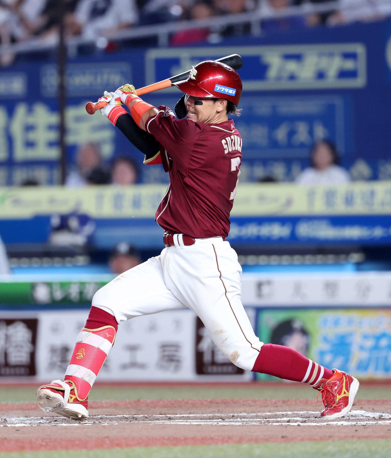 ロッテ対楽天　7回表楽天2死二塁、鈴木は中前適時打を放つ（撮影・鈴木正人）