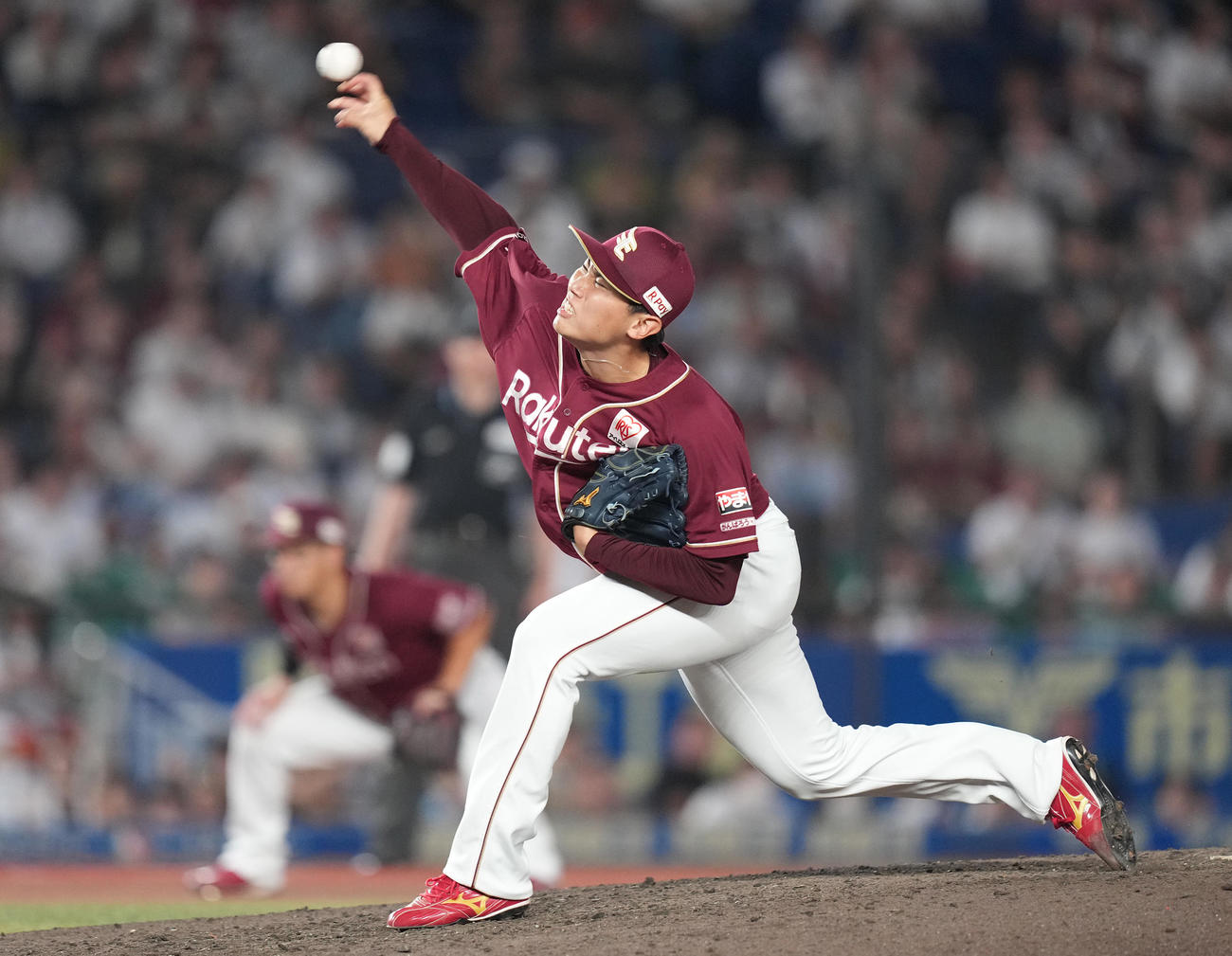 ロッテ対楽天　8回裏から5番手で登板した楽天渡辺（撮影・鈴木みどり）