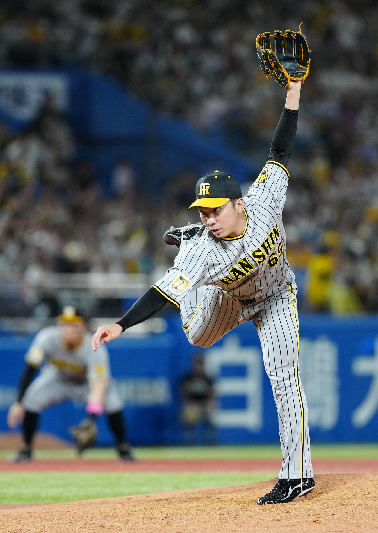 ヤクルト対阪神　阪神4番手の石井（撮影・江口和貴）