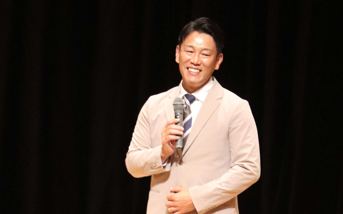講演を行った侍ジャパン井端監督（撮影・古川真弥）