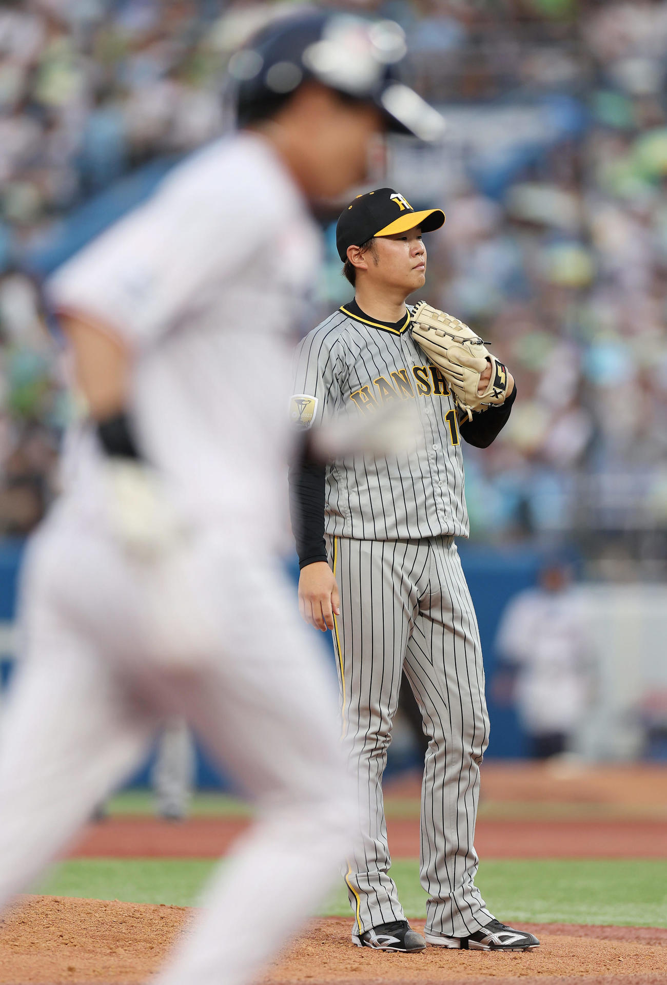 ヤクルト対阪神　2回裏ヤクルト1死三塁、山田に2点本塁打を浴びた西勇（撮影・前田充）