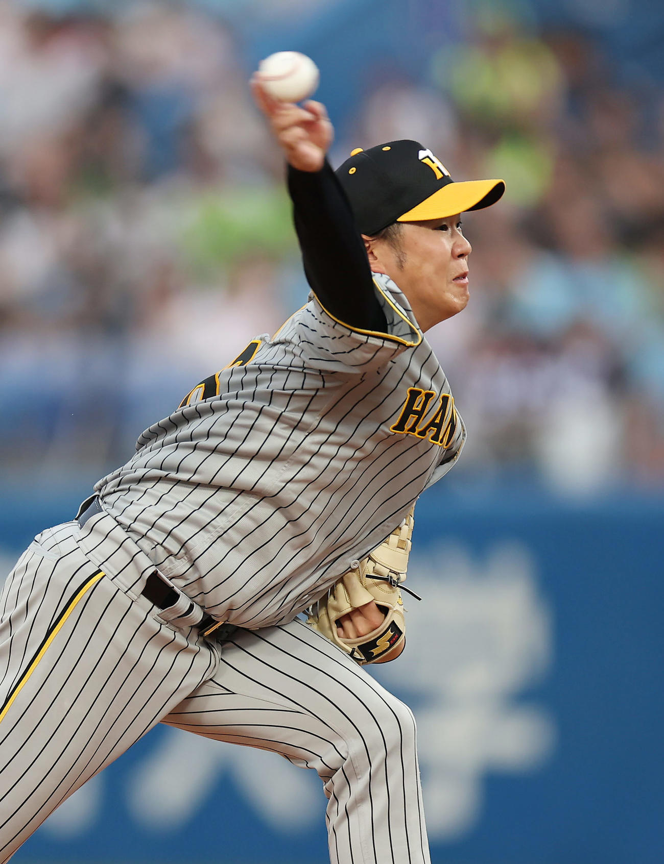 ヤクルト対阪神　力投する阪神先発の西勇（撮影・前田充）