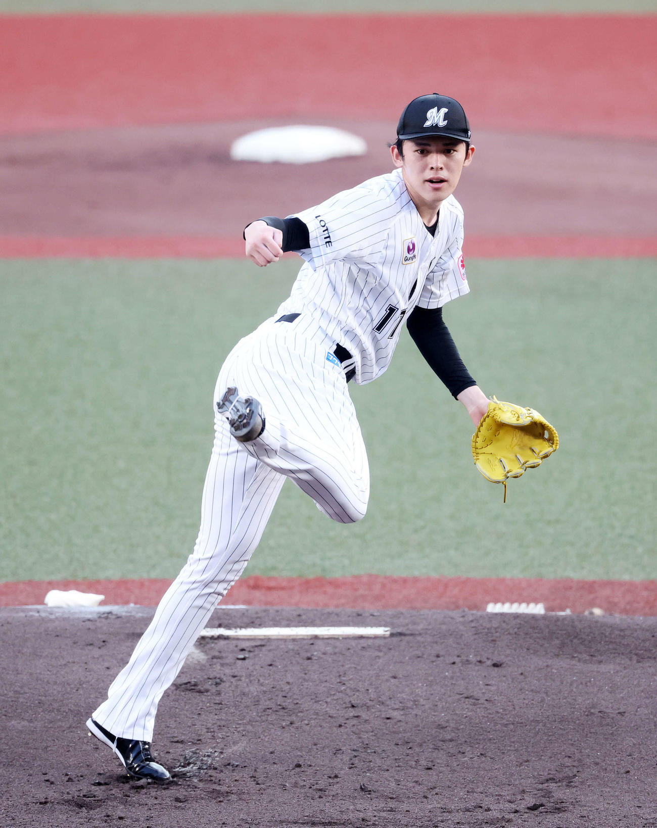 ロッテ対楽天　力投するロッテ先発の佐々木（撮影・鈴木正人）