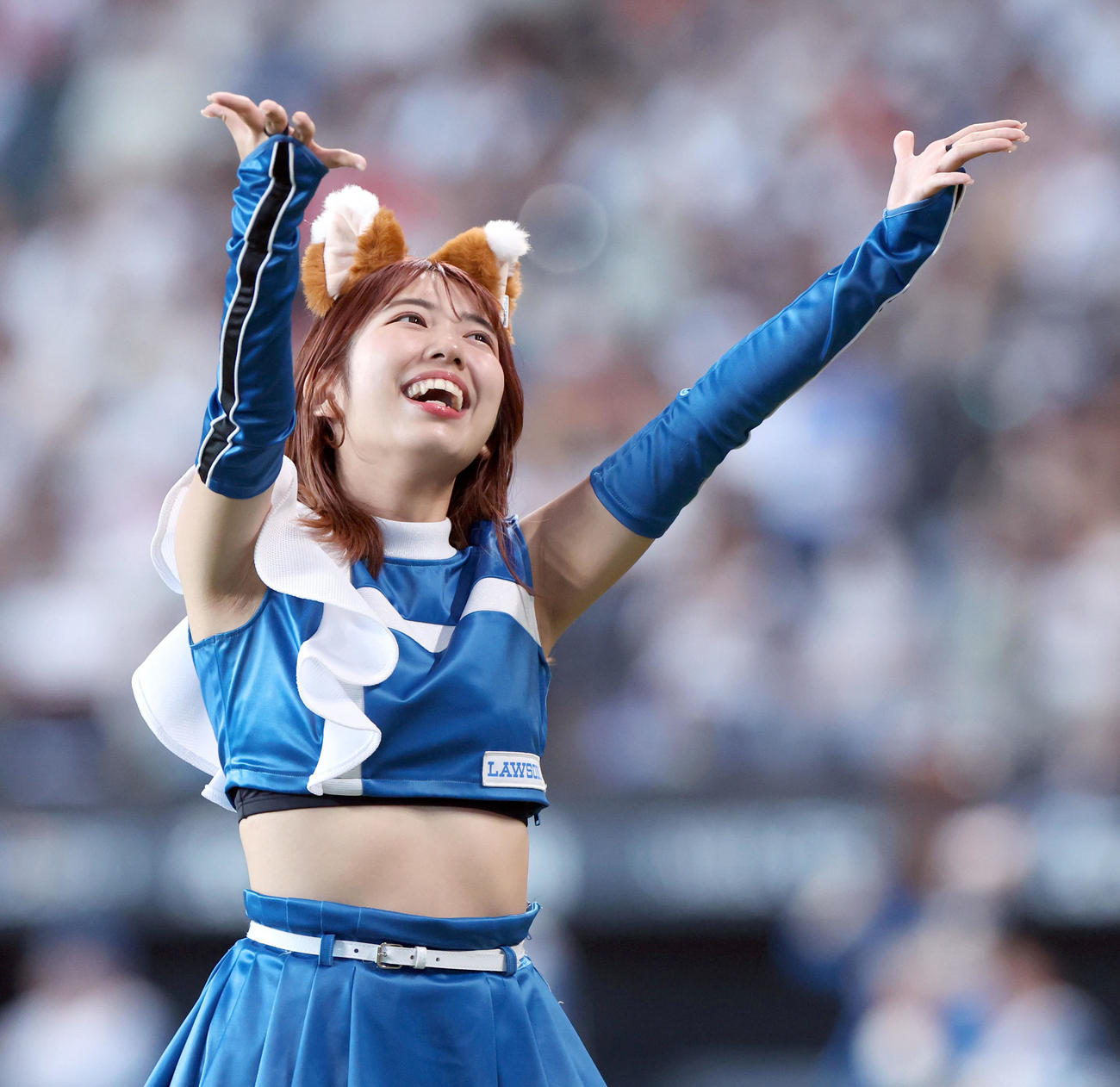 エスコンフィールドでパフォーマンスを行うファイターズガール高野実