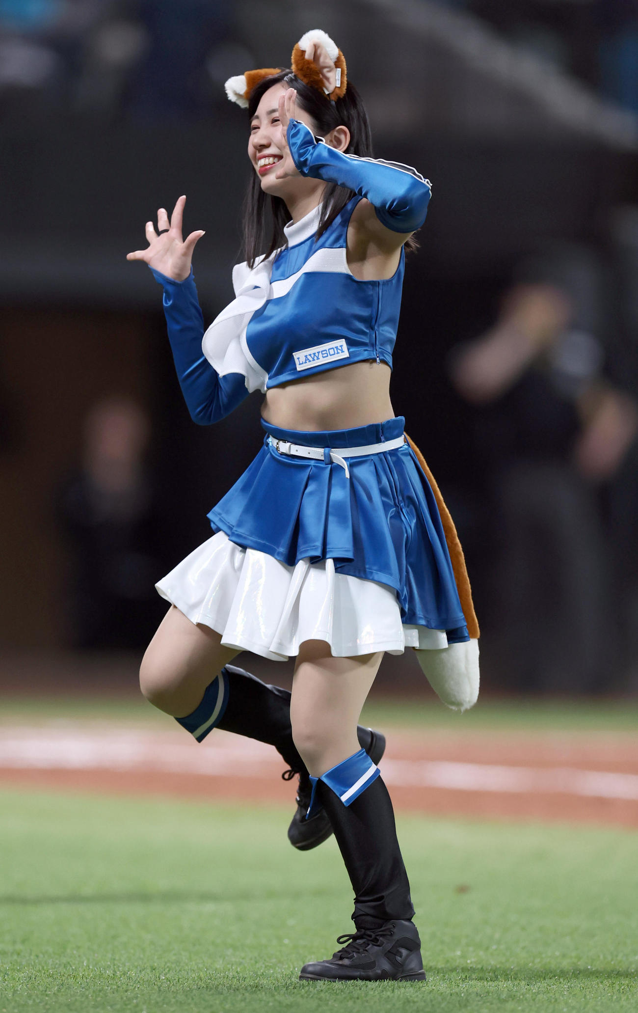 ダンスを踊るファイターズガールの高野実