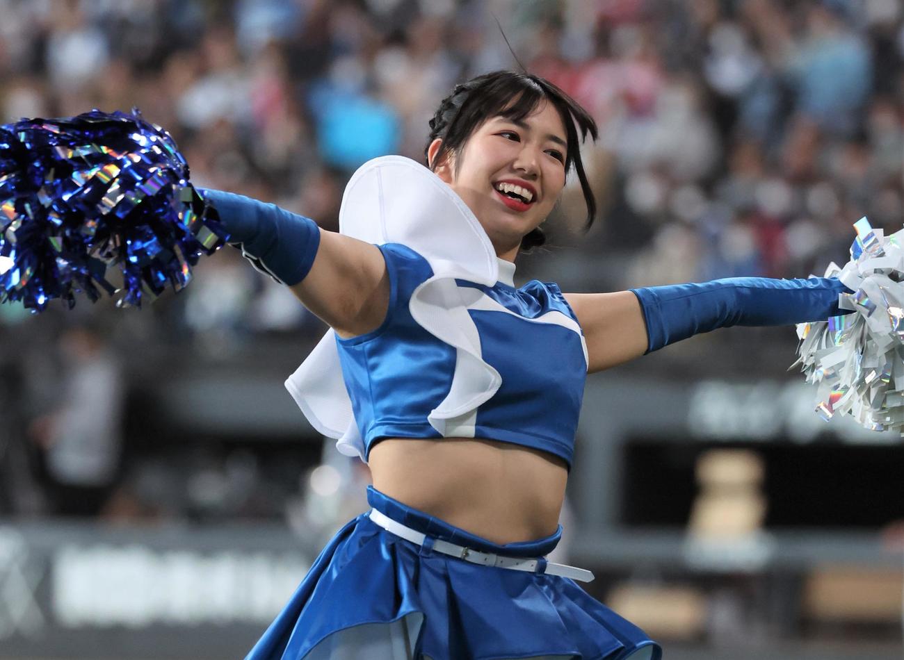 ダンスを踊るファイターズガールの高野実