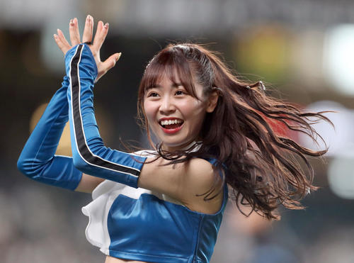 踊るファイターズガールの竹市琴美