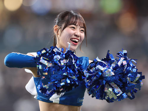 踊るファイターズガールの竹市琴美