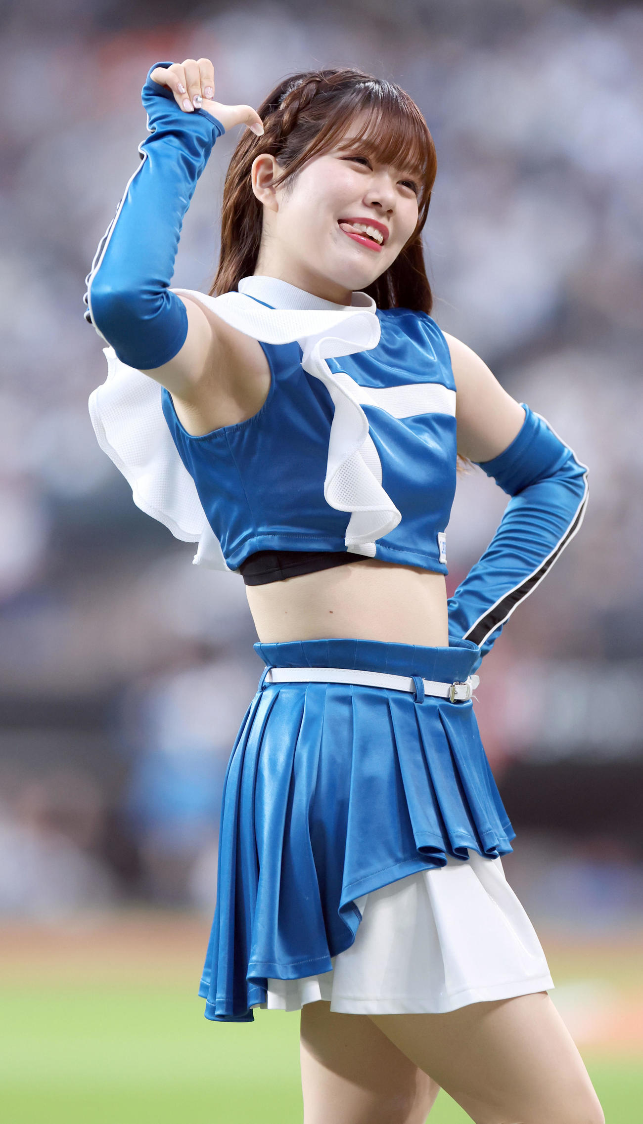 エスコンフィールドでパフォーマンスを行うファイターズガール田中杏奈